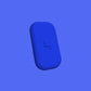 walkie bleu électrique vu de côté sur un arrière plan de couleur bleue