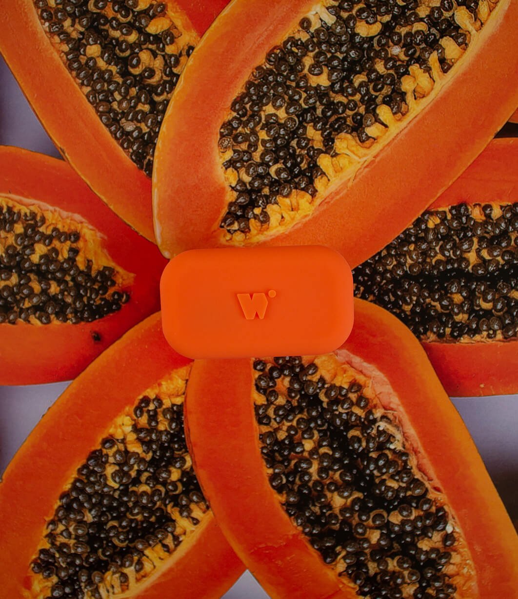 walkie orange sur un arrière plan représentant une papaye